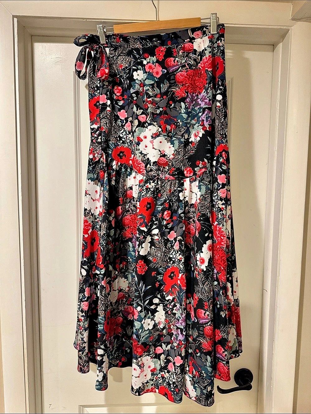 Hutch Floral Midi Skirt in Black & Red Size Small